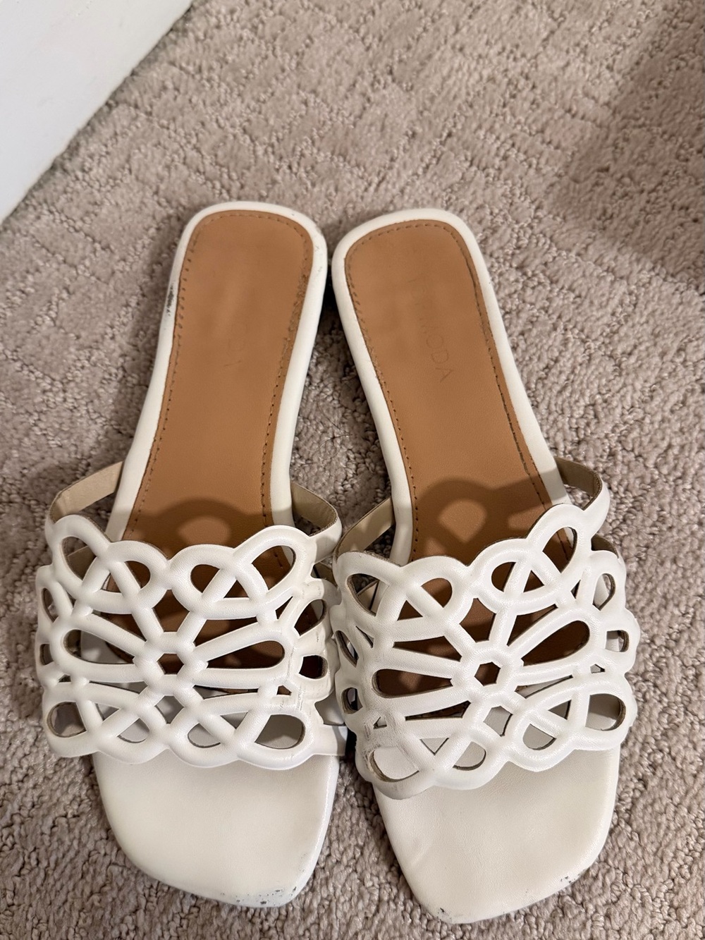 AVARA Mindy White Cutout Floral Sandal — Size 7